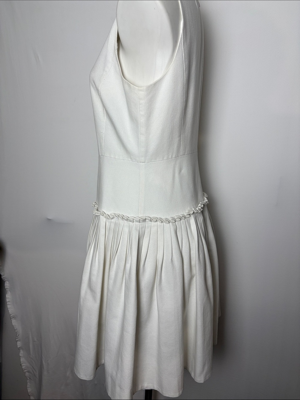 Classic White Sleeveless Pleated Skirt Dress - Picture 5 of 8